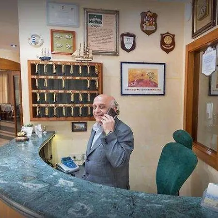 ホテル Maestrale 3*