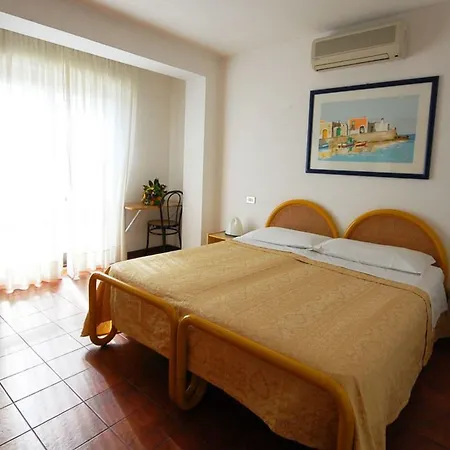 Maestrale 酒店 圣贝内代托-德尔特龙托