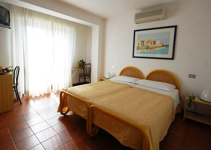 Maestrale 酒店 圣贝内代托-德尔特龙托