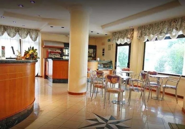 Maestrale 圣贝内代托-德尔特龙托