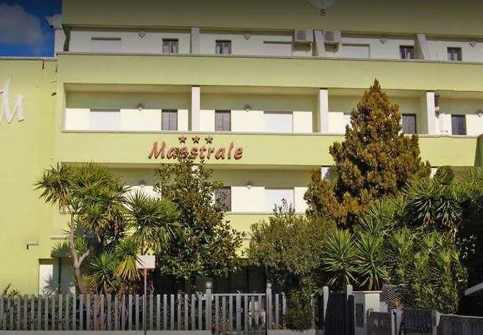 酒店 Maestrale 圣贝内代托-德尔特龙托