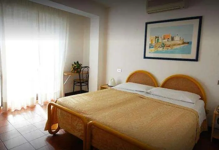 Maestrale 圣贝内代托-德尔特龙托